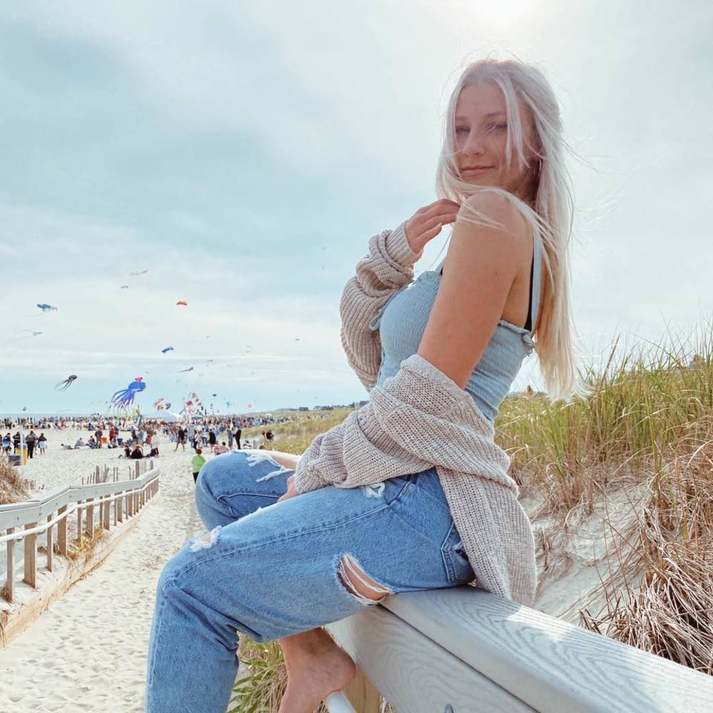 Meet your Posher, Chloe